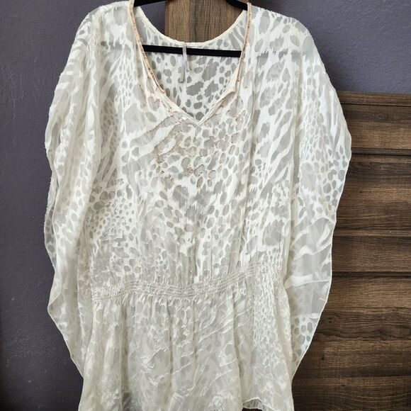 Ellison Tops - Ellison 100% Silk Tunic Blouse Women Size Small Cream Sheer Animal‎ Print Beaded